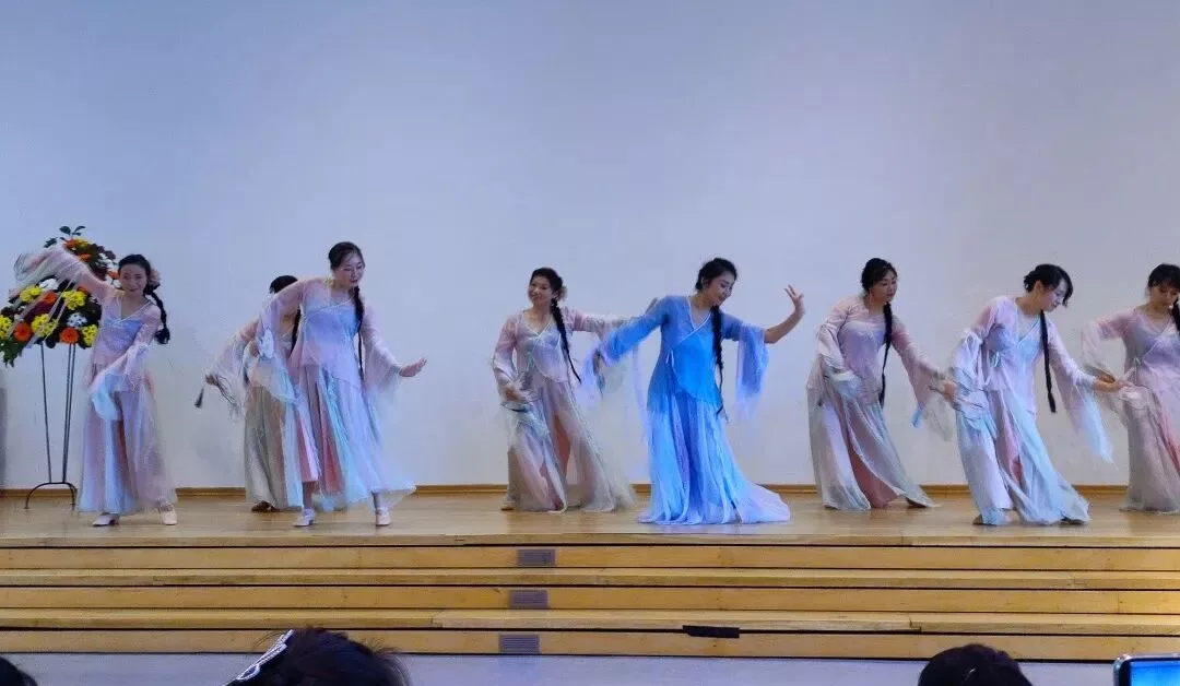 秋节秋舞秋彩霞 汉语汉服汉文化 25 wxsync 2025 10 43a50031db2a261bd348c27082627a6e