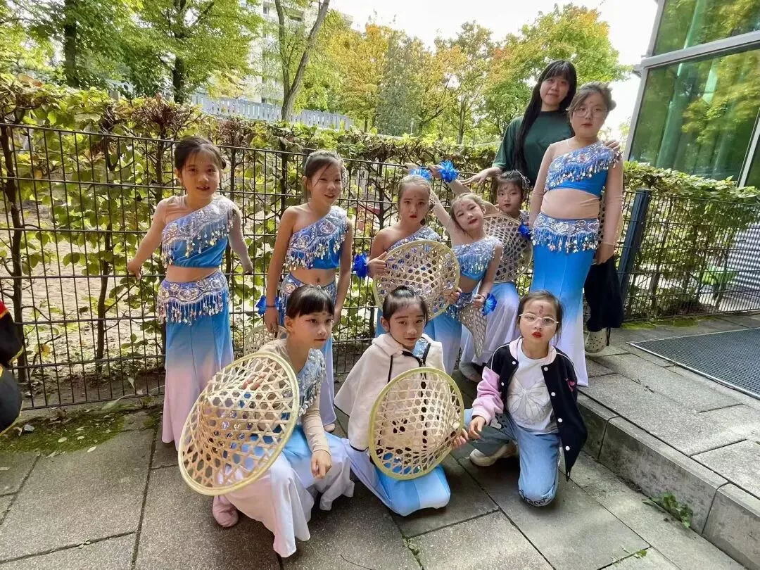 秋节秋舞秋彩霞 汉语汉服汉文化 29 wxsync 2025 10 758d93b98f032bdaac08f4d19b270f06