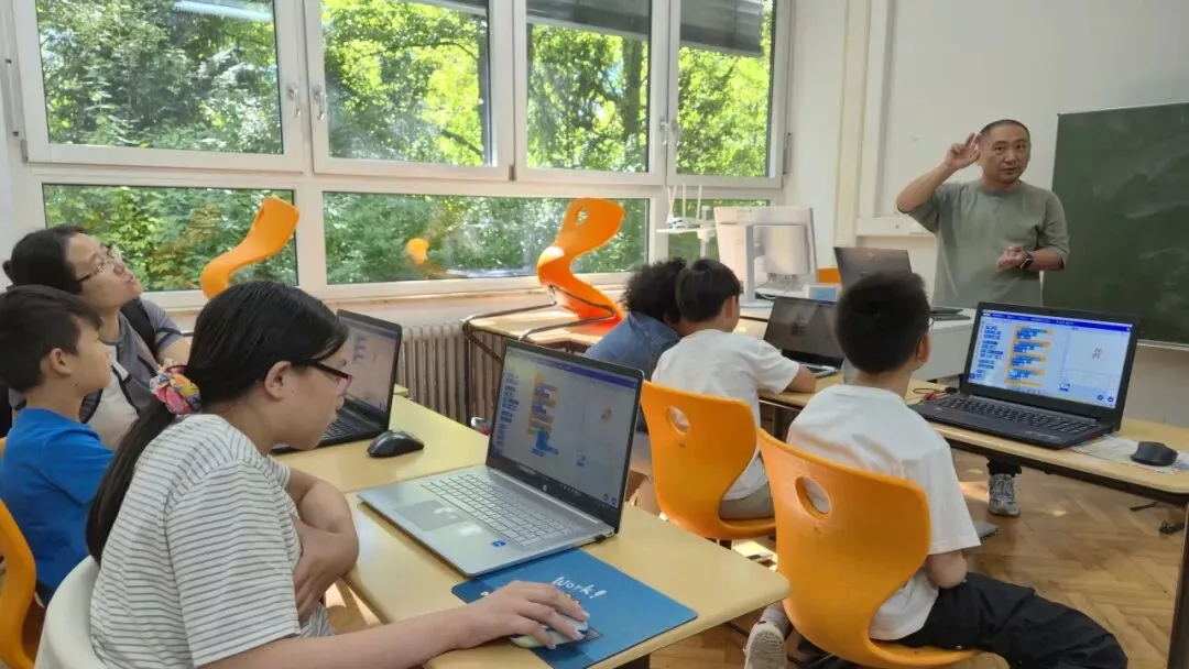开学典礼迎新生 中秋佳节送温情 8 wxsync 2025 10 88081c53aa502ebadd561c099ad3b105