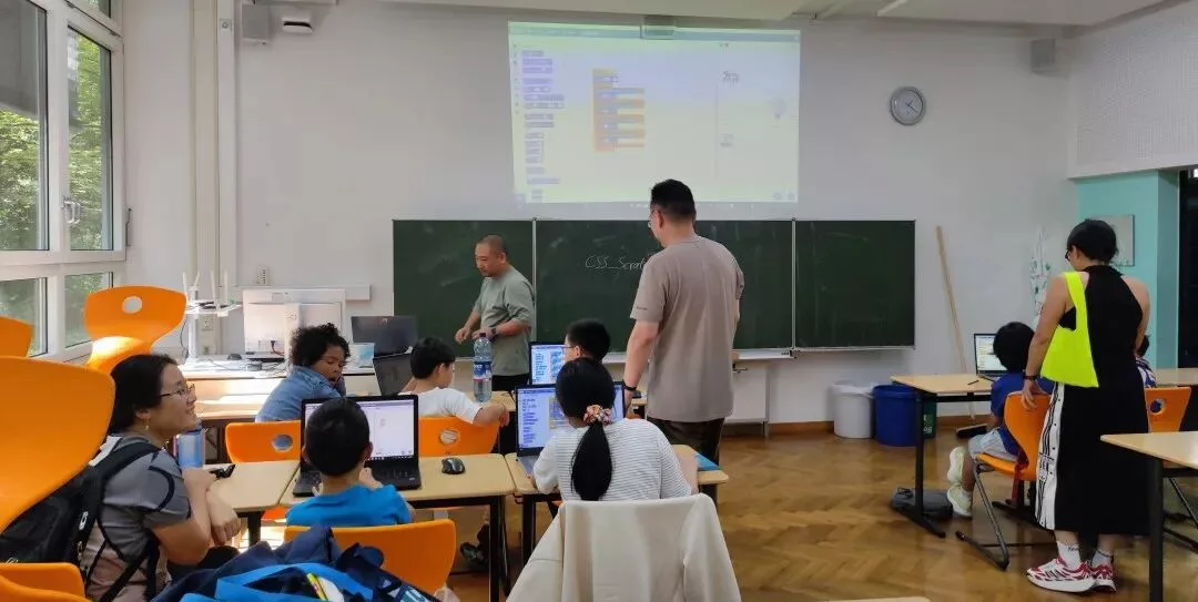 开学典礼迎新生 中秋佳节送温情 9 wxsync 2025 10 a25f42e1ebdec6583a2bdbeb9ede94fd